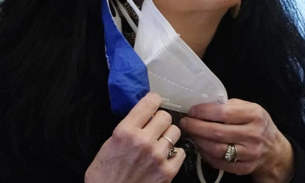 Προσέξτε αυτές τις λεπτομέρειες όταν φοράτε διπλές μάσκες